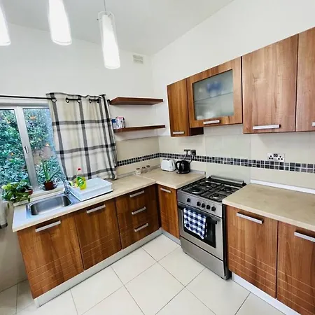 Lovely 3 Bedroom In *