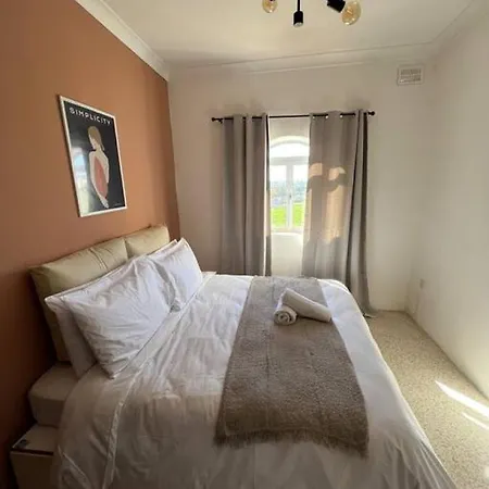 Lovely 3 Bedroom In Сasa de vacaciones Siggiewi