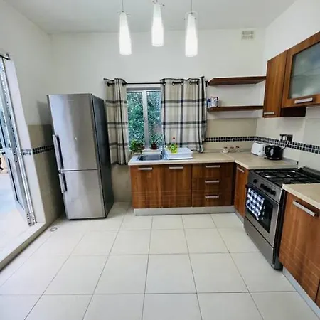 Vakantiehuis Lovely 3 Bedroom In *