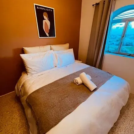 Lovely 3 Bedroom In Casa de Férias